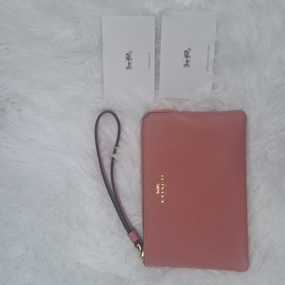 Coach Corner Zip Wristlet Pink #New